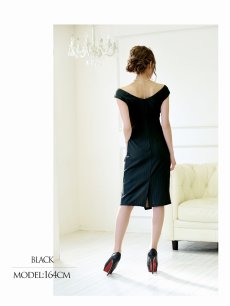 画像5: ピンストライプ キャバクラドレス 膝丈 オフショル 着痩せ Belsia(S/M/L/XL)(ブラック/グレー) (5)