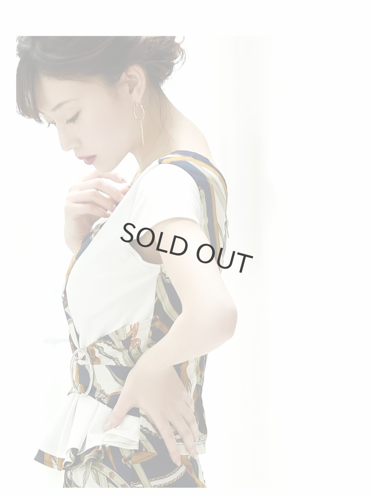 画像5: チェーン柄 トレンド タイト Vカット 袖付き Belsia(S/M/L)(ブラック/ホワイト) (5)