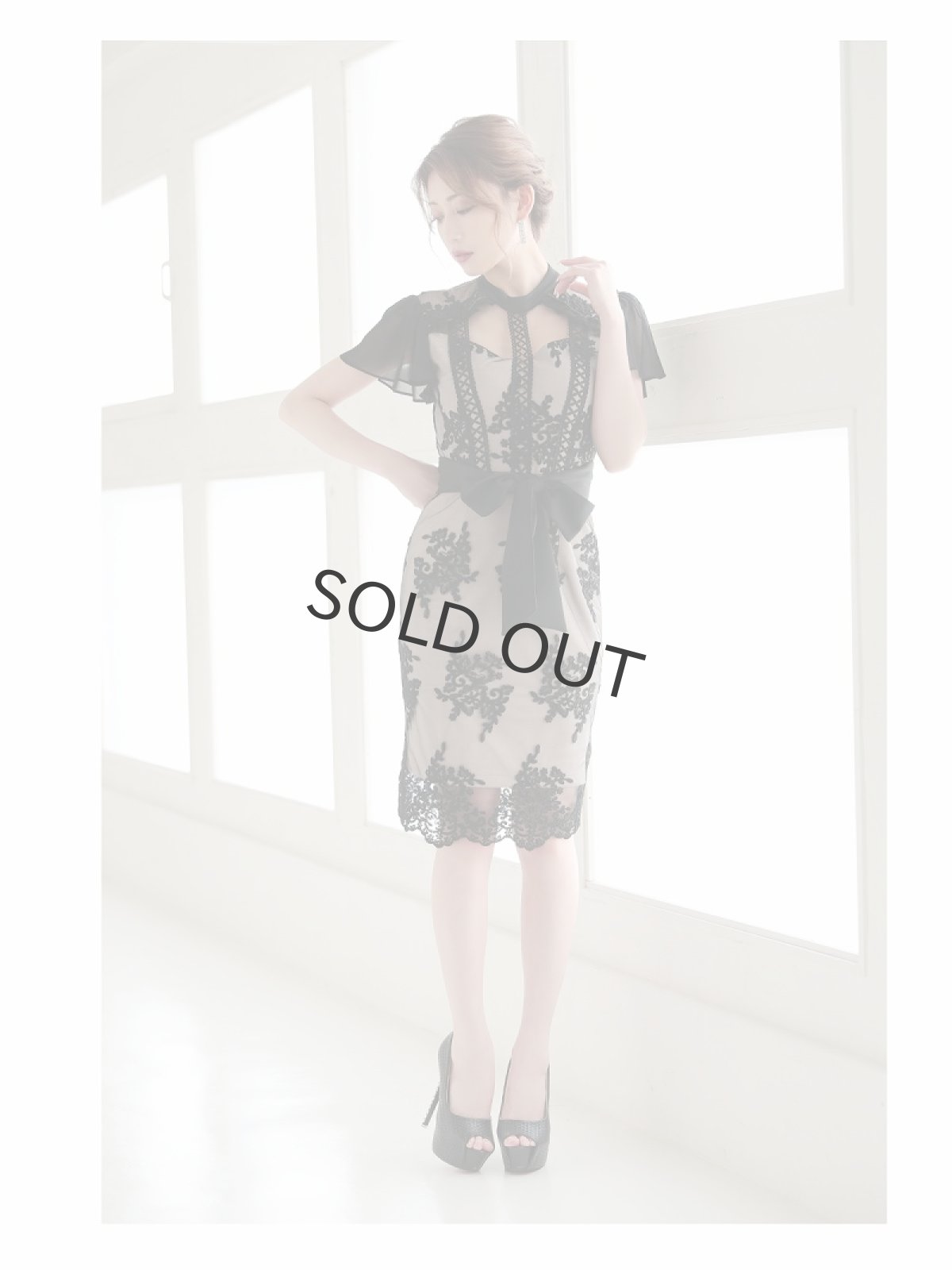 画像2: 刺繍 レース シフォン袖 膝丈 バストカット Belsia(S/M/L)(ブラック) (2)