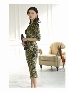 画像2: ワンピース キャバドレス 袖付 レオパード ベロア カシュクール 大人 DaysPiece(S/M/L/XL(2L))(ブラック/グリーン) (2)