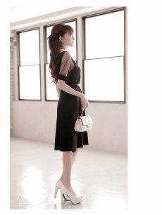 画像5: ワンピース キャバドレス 膝丈 バイカラー サマーニット パフスリーブ パフ袖 Belsia(M/L)(ブラック) (5)